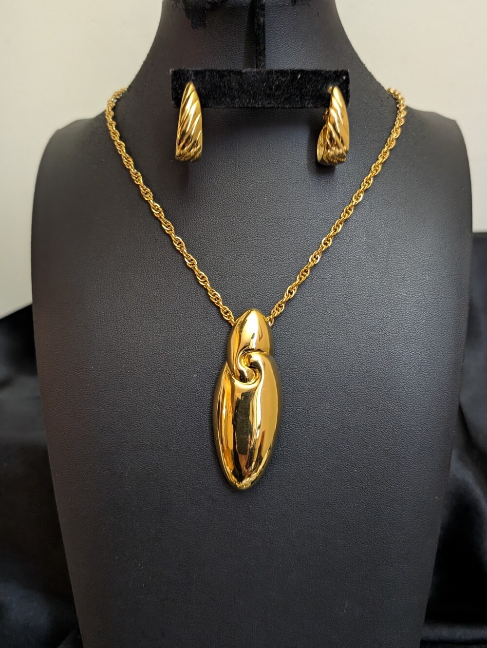 Vintage Monet Gold-Tone Sculptural Pendant/Brooch Necklace and Earrings